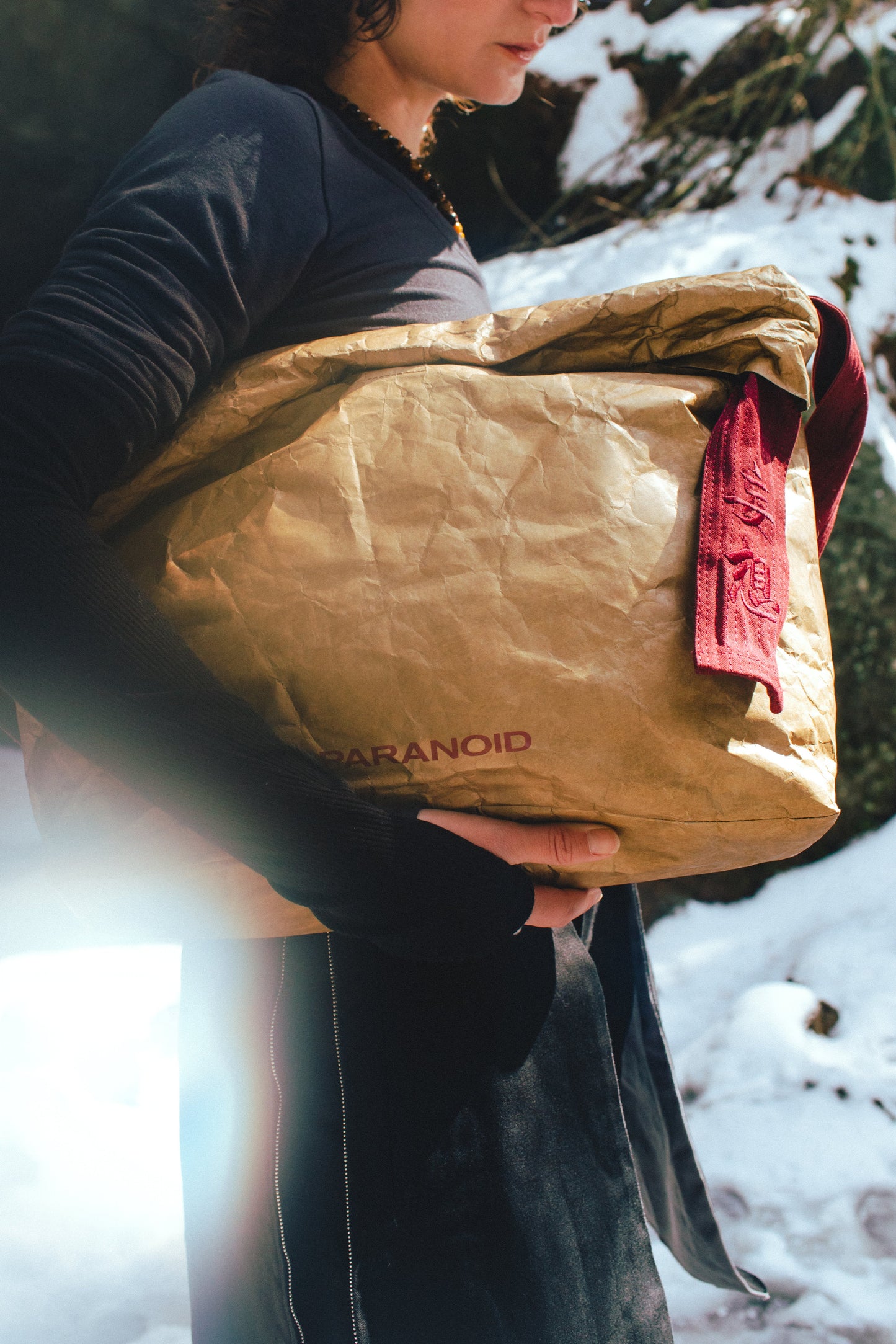 TYVEK SCROOL SHOULDER BAG