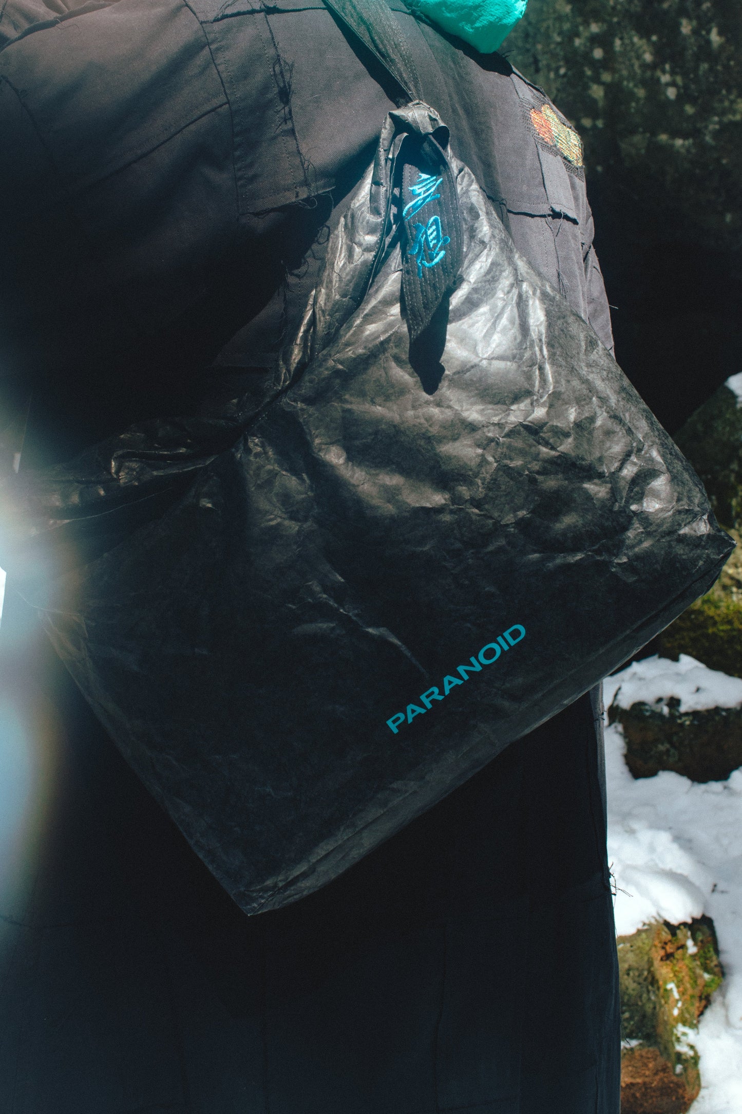 TYVEK SCROOL SHOULDER BAG