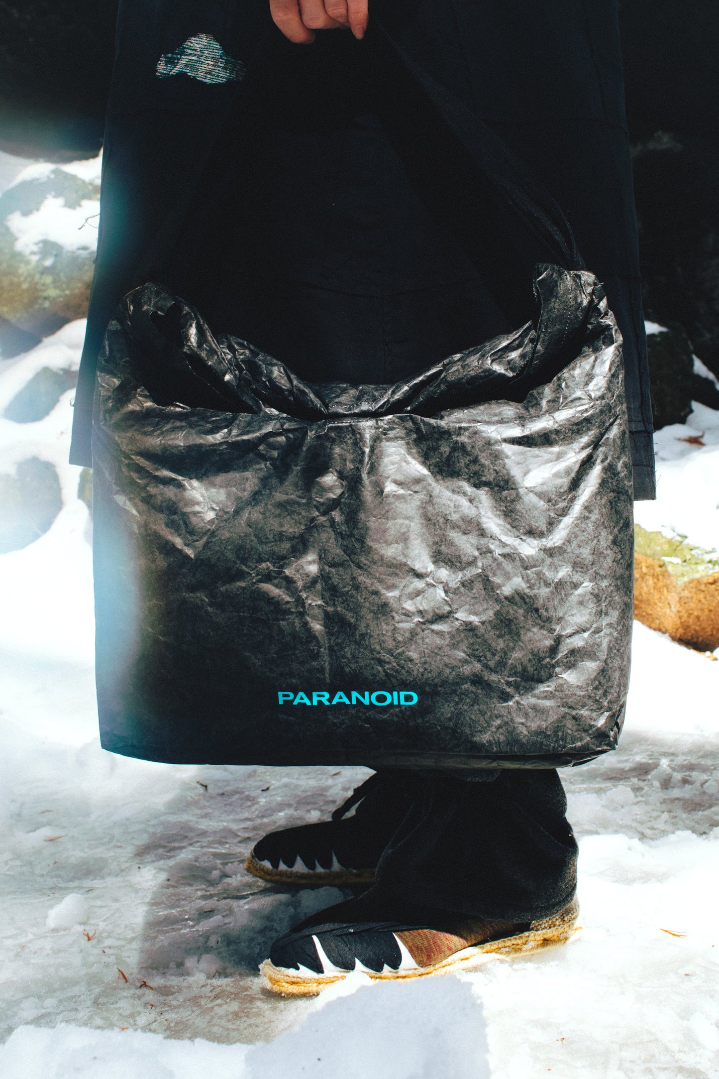 TYVEK SCROOL SHOULDER BAG